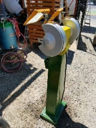 - MÁQUINA DE AFILAR CON PIES