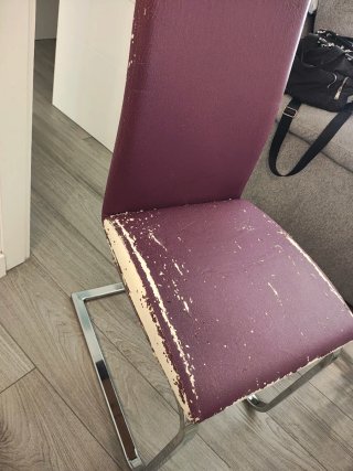 Mesa comedor blanca con 6 sillas grises