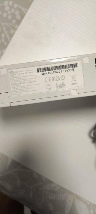 Nintendo Wii + 3 mandos + 2 nunchuks + 2 juegos
