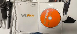 Nintendo Wii + 3 mandos + 2 nunchuks + 2 juegos