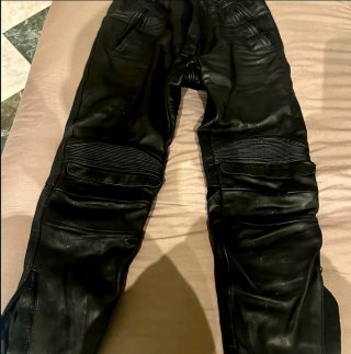 Pantalón cuero moto casi nuevo