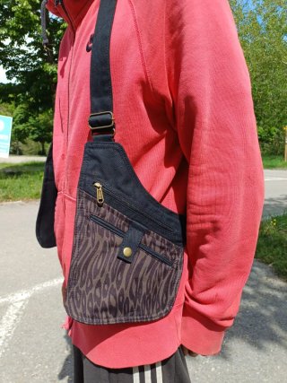 Riñonera textil tipo pistolera