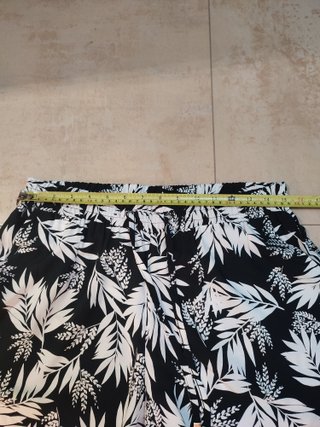 Pantalón NUEVO estampado hojas – C&A