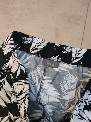 Pantalón NUEVO estampado hojas – C&A