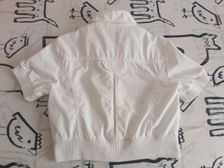 Chaqueta blanca de manga corta