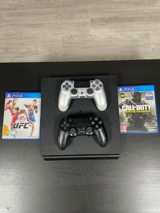 PS4 Slim Negra + 2 Mandos + 2 Juegos