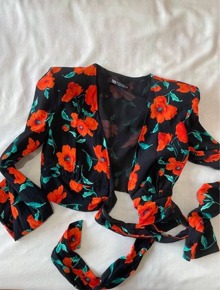 Blusa Zara Flores Naranja y Negro