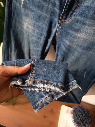 Jeans pitillo elásticos, de Stradivarius.