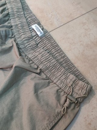 Pantalón NUEVO parachute – C&A