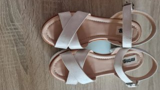 Sandalias Mustang color arena