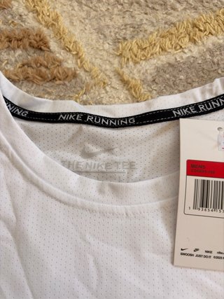 Conjunto Nike Running Camiseta y Pantalón Corto