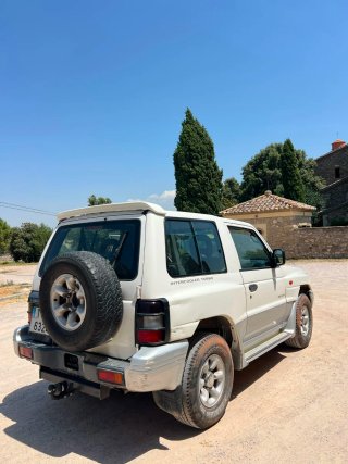 Mitsubishi Montero V20