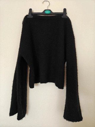 Jersey negro hombros descubiertos