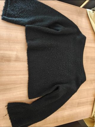 Jersey negro hombros descubiertos
