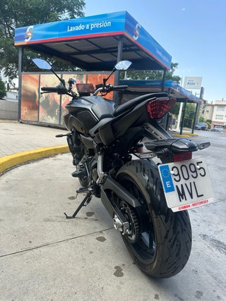 Yamaha MT-07 2024, linea completa akrapovič
