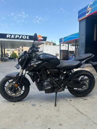Yamaha MT-07 2024, linea completa akrapovič