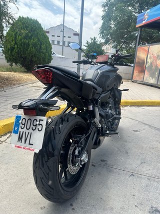 Yamaha MT-07 2024, linea completa akrapovič