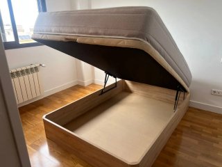 Divano in legno con materassi in memory foam