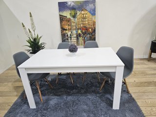 Mesa de Comedor Blanca con 4 Sillas Grises