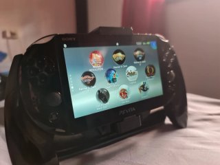 Ps Vita 2000 Slim Negra + Juegos