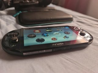 Ps Vita 2000 Slim Negra + Juegos