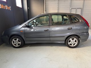 Nissan Almera Tino