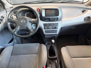 Nissan Almera Tino