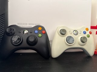Xbox 360 Slim + 2 Mandos + BLACK OPS 2 + L.A NORIE