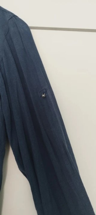 Camisa azul de manga larga