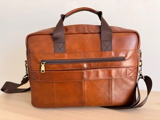 Maletín de cuero vacuno para portátil 15,6”