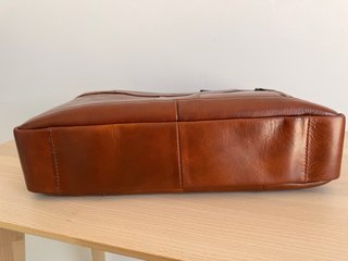 Maletín de cuero vacuno para portátil 15,6”