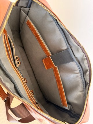 Maletín de cuero vacuno para portátil 15,6”