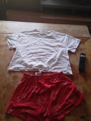 Pijama corto Hello Kitty blanco y rojo