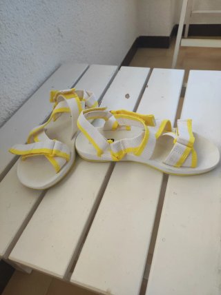 Sandalias Camper Blancas y Amarillas