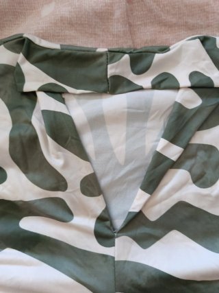 Blusa sin mangas verde y blanca