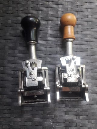 2x El Casco Tampon Numerador Antiguo