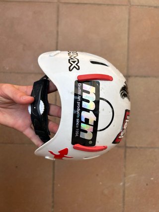 Casco de escalada blanco con pegatinas WILDCOUNTRY