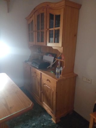 Mesa de comedor de madera con banco