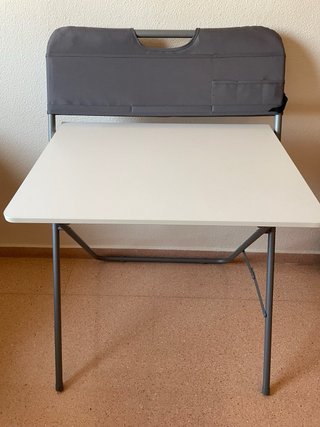 Mesa plegable auxiliar con respaldo acolchado