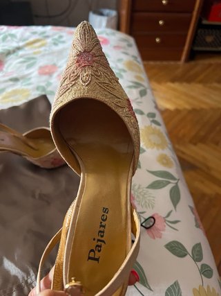 Sandalias Pajares Bordadas Oro y Rosa