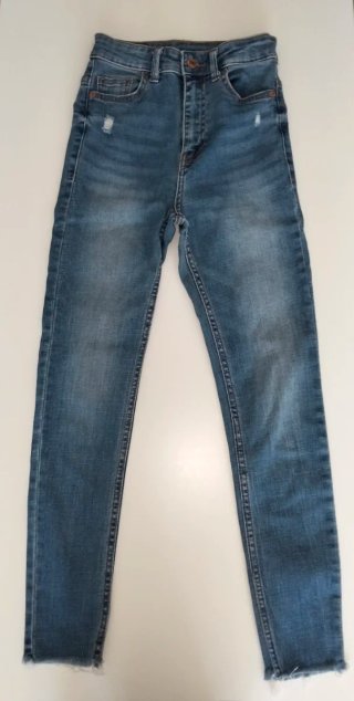 Lote 4 Pantalones y Faldas Bershka Stradivarius