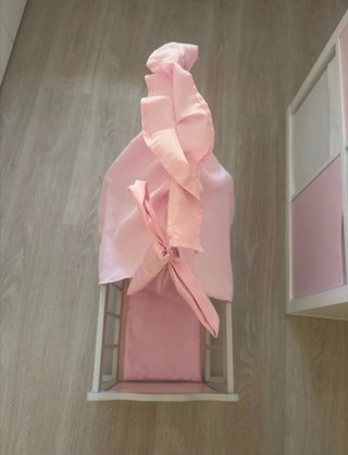 Cuna de madera para muñecas rosa