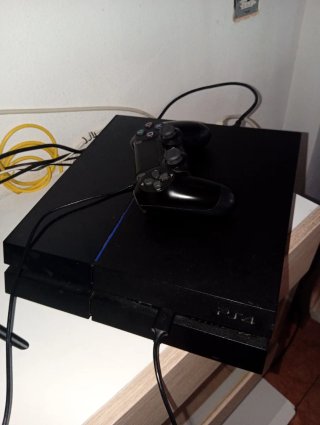 Consola PS4 Fat Negra + Mando