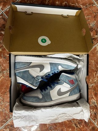 Jordan 1 Mid Azul y Blanco