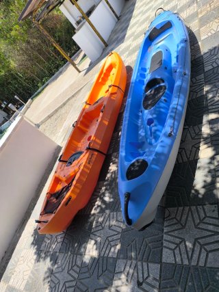 Kayak naranja 3,30x0,80  azul 3,60 x0,90 cm