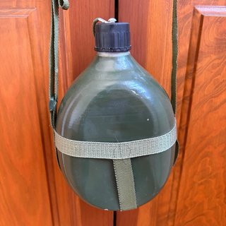 Cantimplora verde 500 ml con funda y correa