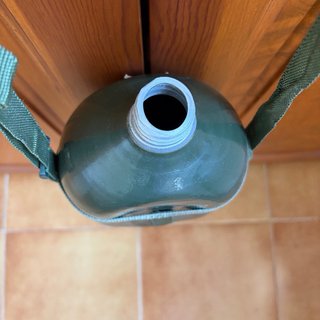 Cantimplora verde 500 ml con funda y correa
