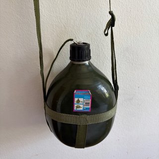 Cantimplora verde 500 ml con funda y correa