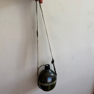 Cantimplora verde 500 ml con funda y correa
