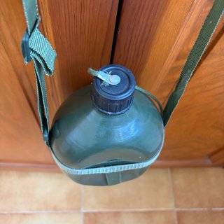 Cantimplora verde 500 ml con funda y correa